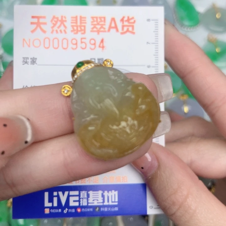 翡翠18K金镶嵌颈饰财神