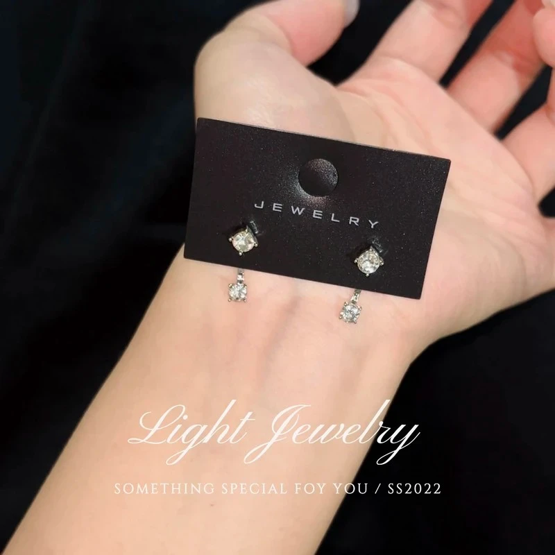 铜合金锆石耳饰 铜合金锆石耳饰 简约百搭精致时尚欧若精灵风气质