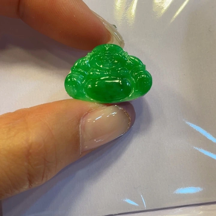 翡翠颈饰未镶嵌佛公