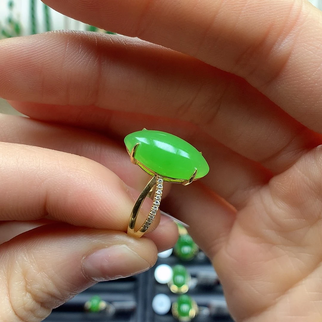 和田玉戒指18K金镶嵌8×16