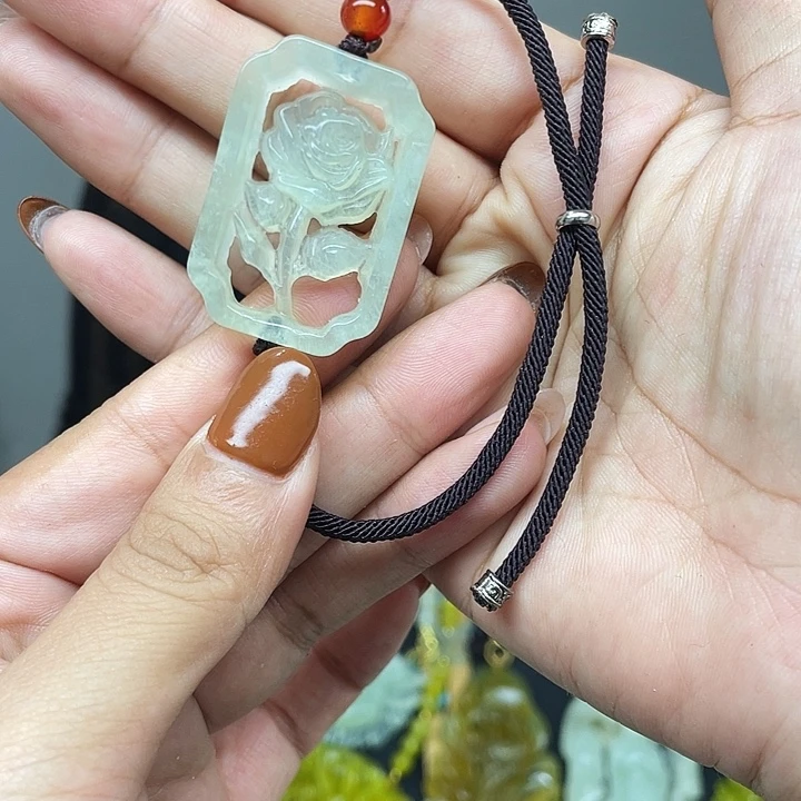 未镶嵌蛇纹石玉颈饰