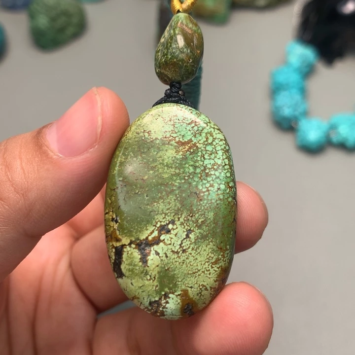 绿松石未镶嵌颈饰