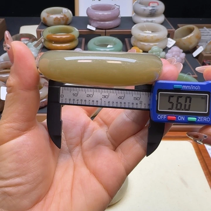 石英岩玉未镶嵌手镯不退换