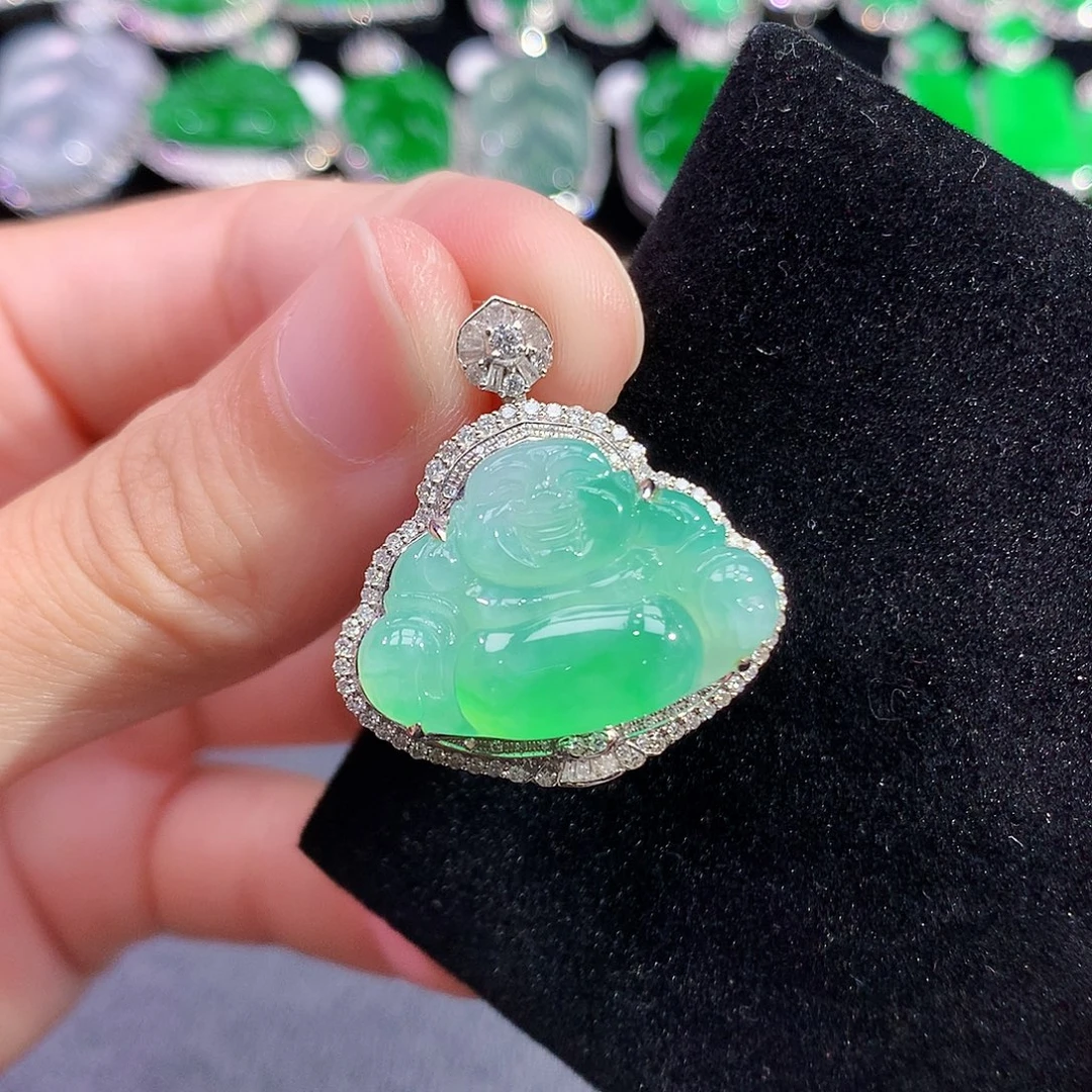 翡翠18K金镶嵌颈饰