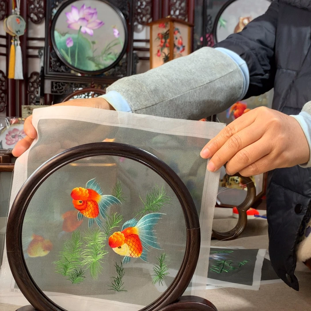 木苏绣精品推荐给朋友