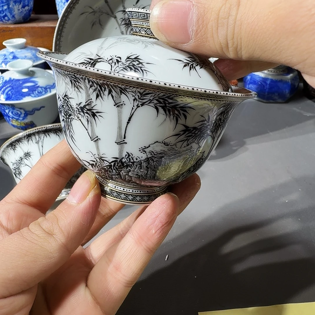 在***.泥塑盖碗手工手绘