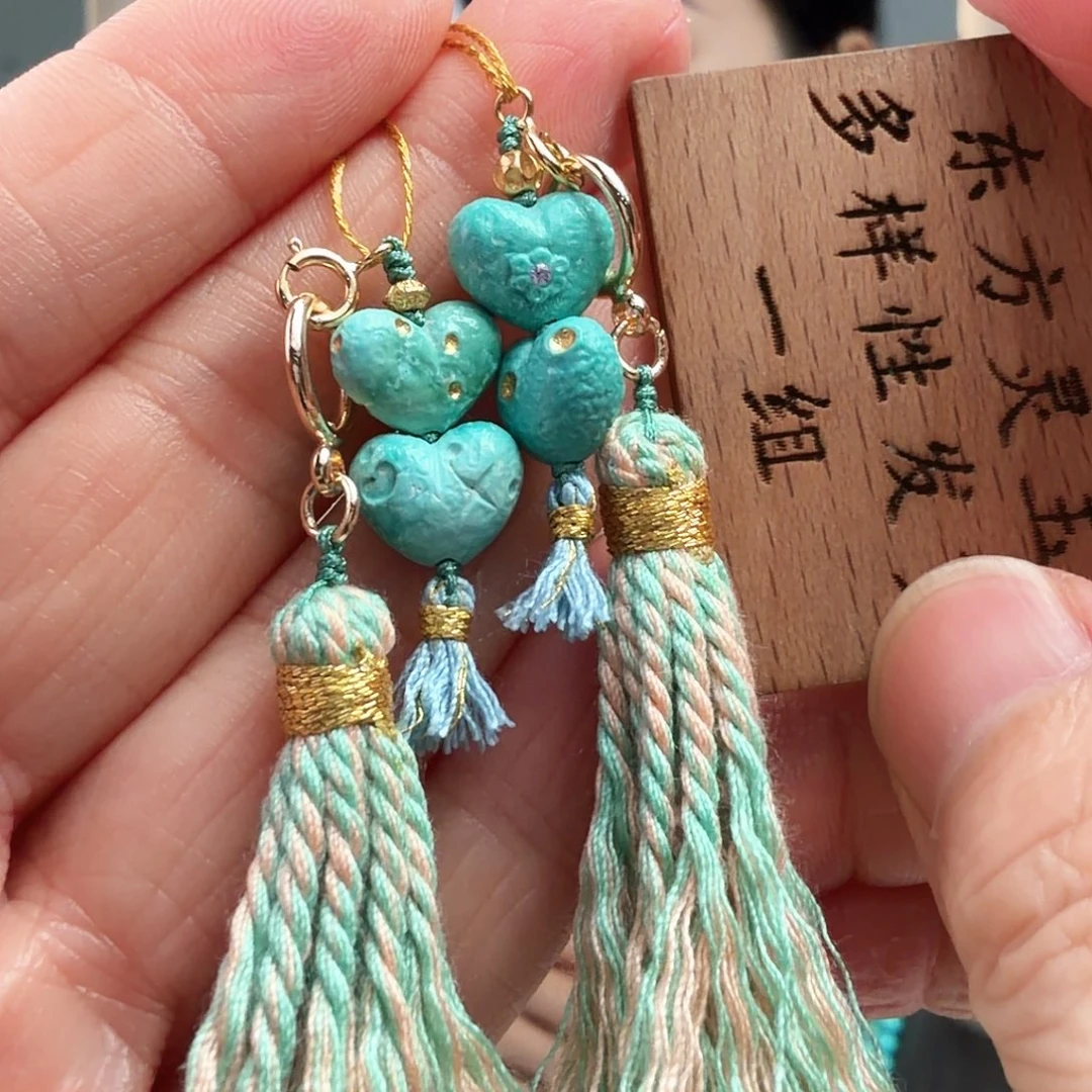 绿松石未镶嵌颈饰