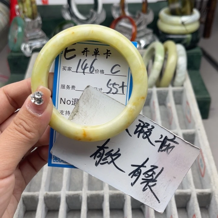 蛇纹石玉未镶嵌手镯