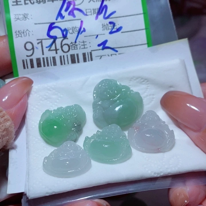 你***眼翡翠未镶嵌颈饰我