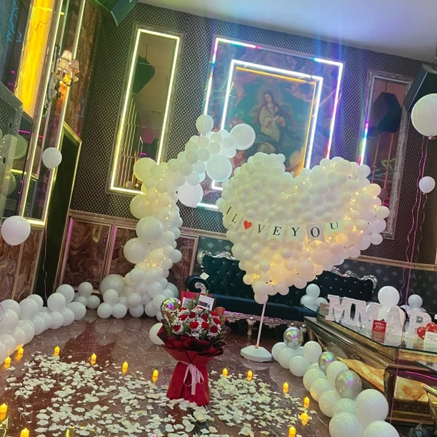 生日，表白酒店包间布置含花束