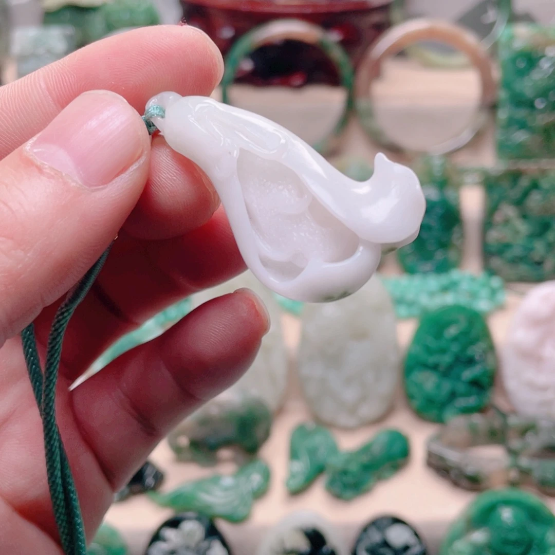 独山玉未镶嵌颈饰