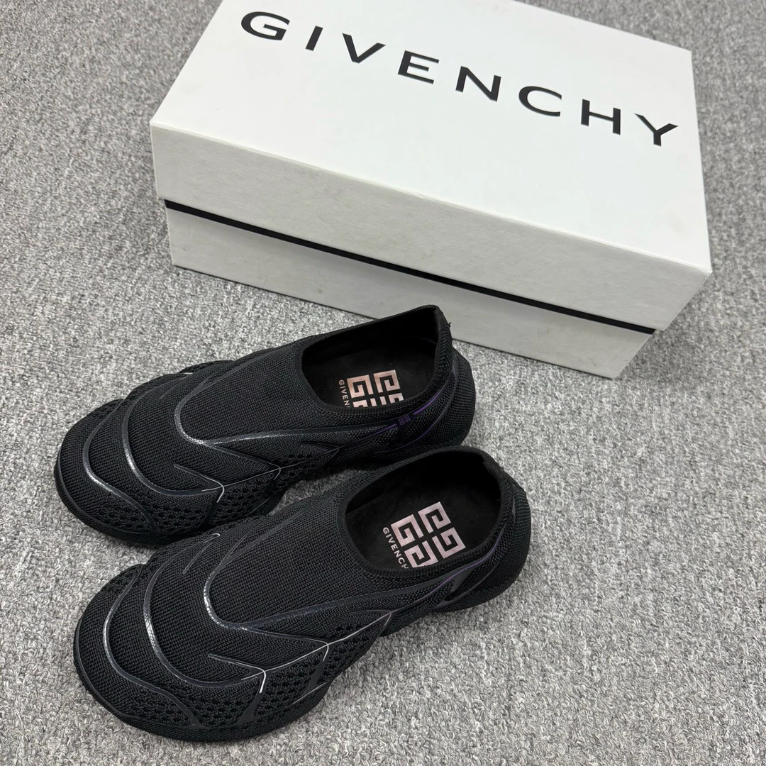 全新未使用 Givenchy/纪梵希 12877937纪梵希TK360黑紫渐变鞋35码