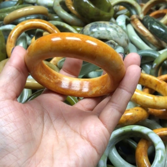 未镶嵌蛇纹石玉手镯ฅ****光