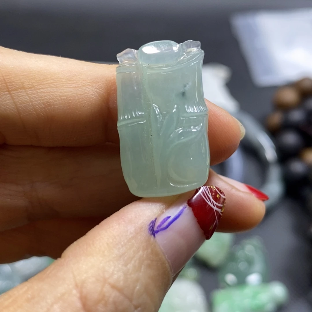 定制翡翠未镶嵌挂件