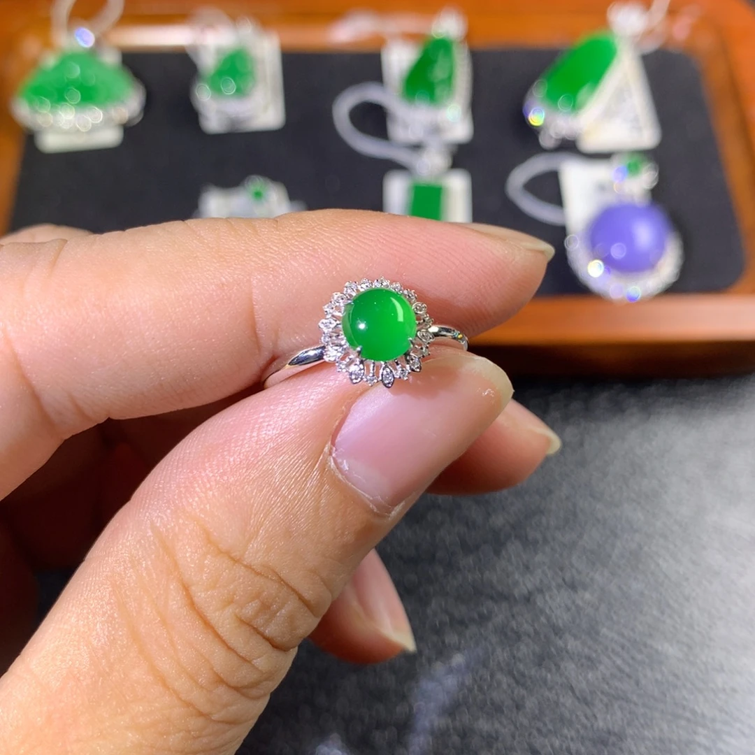 翡翠18K金镶嵌戒指翡翠