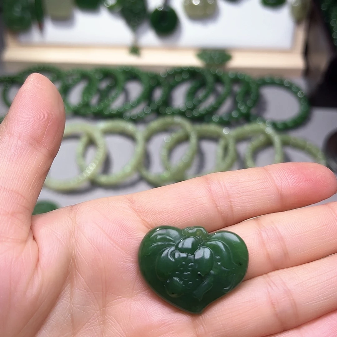 和田玉（碧玉）颈饰未镶嵌