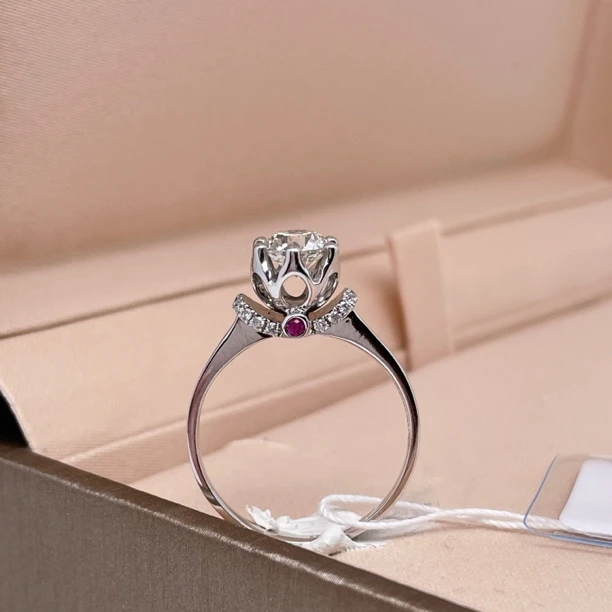 18K金主钻70分经典六爪真爱加冕女戒指净度VS颜色H 13#