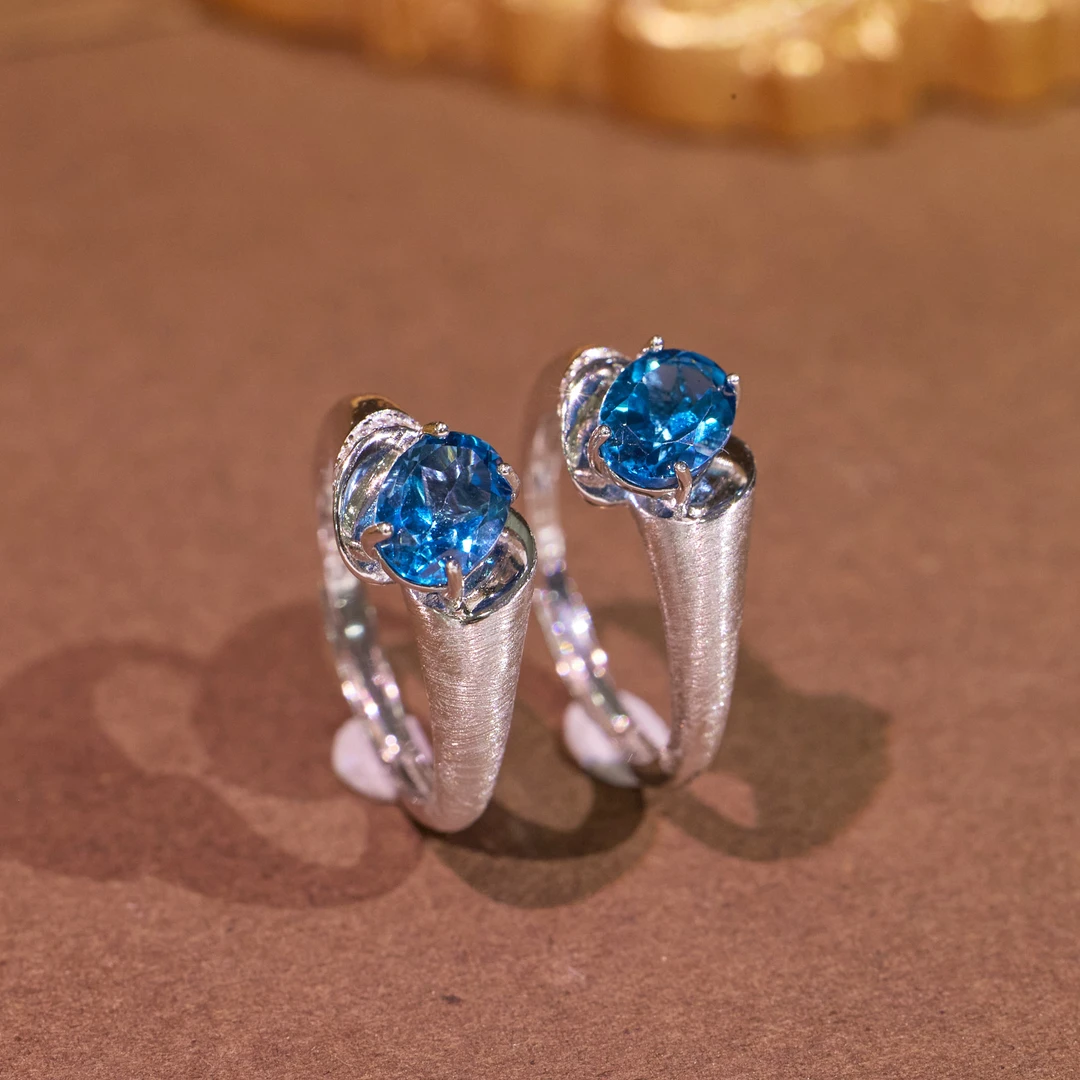 【歪歪力推】伦敦蓝托帕旦面戒指6*8（白）（多样性发一）XB-N5370