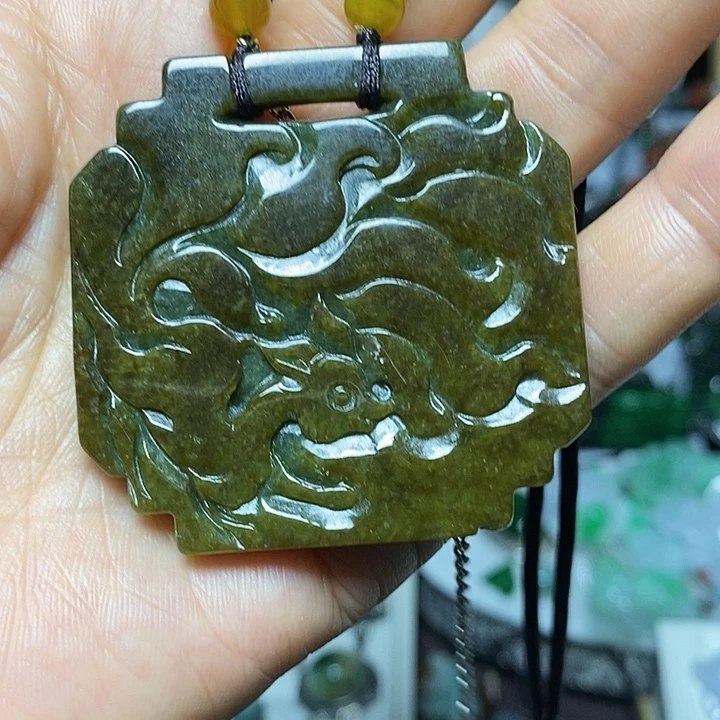 翡翠未镶嵌吊坠(赠链)