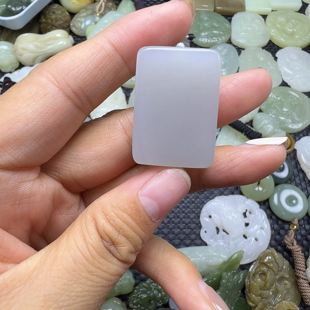 和田玉未镶嵌吊坠(赠链)