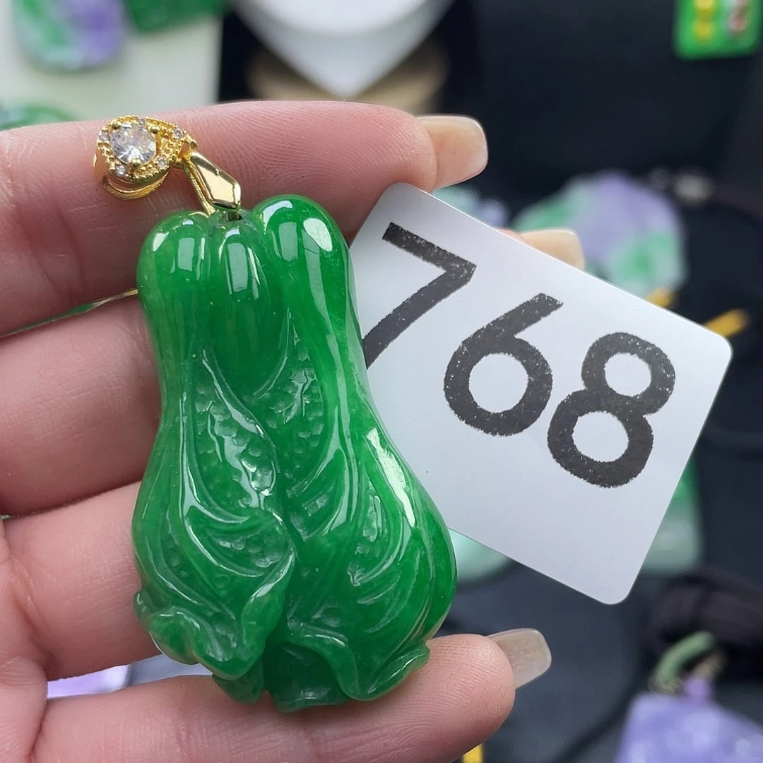 翡翠未镶嵌吊坠(赠链)