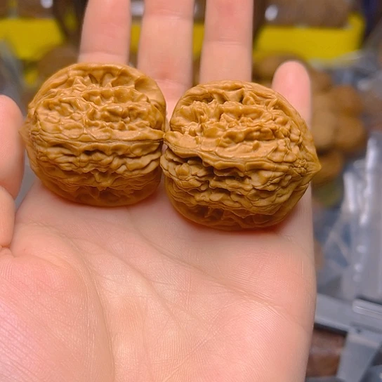 文玩核桃吊坠鸡心