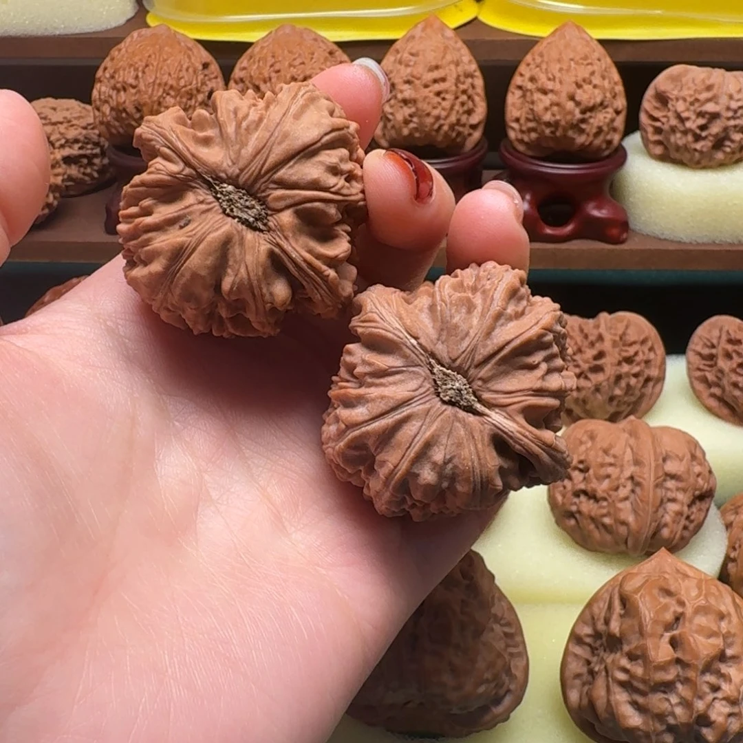 文玩核桃吊坠42白狮子