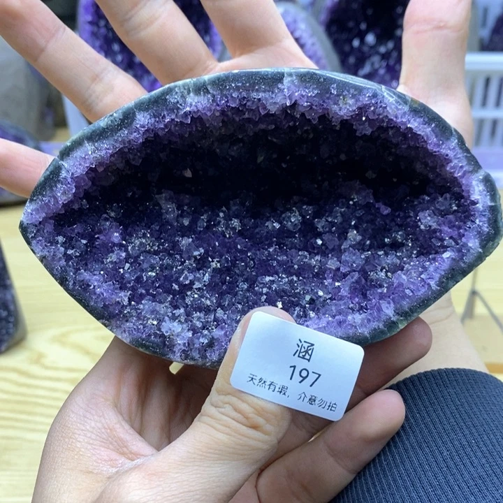 未镶嵌水晶大型摆件（非配饰）