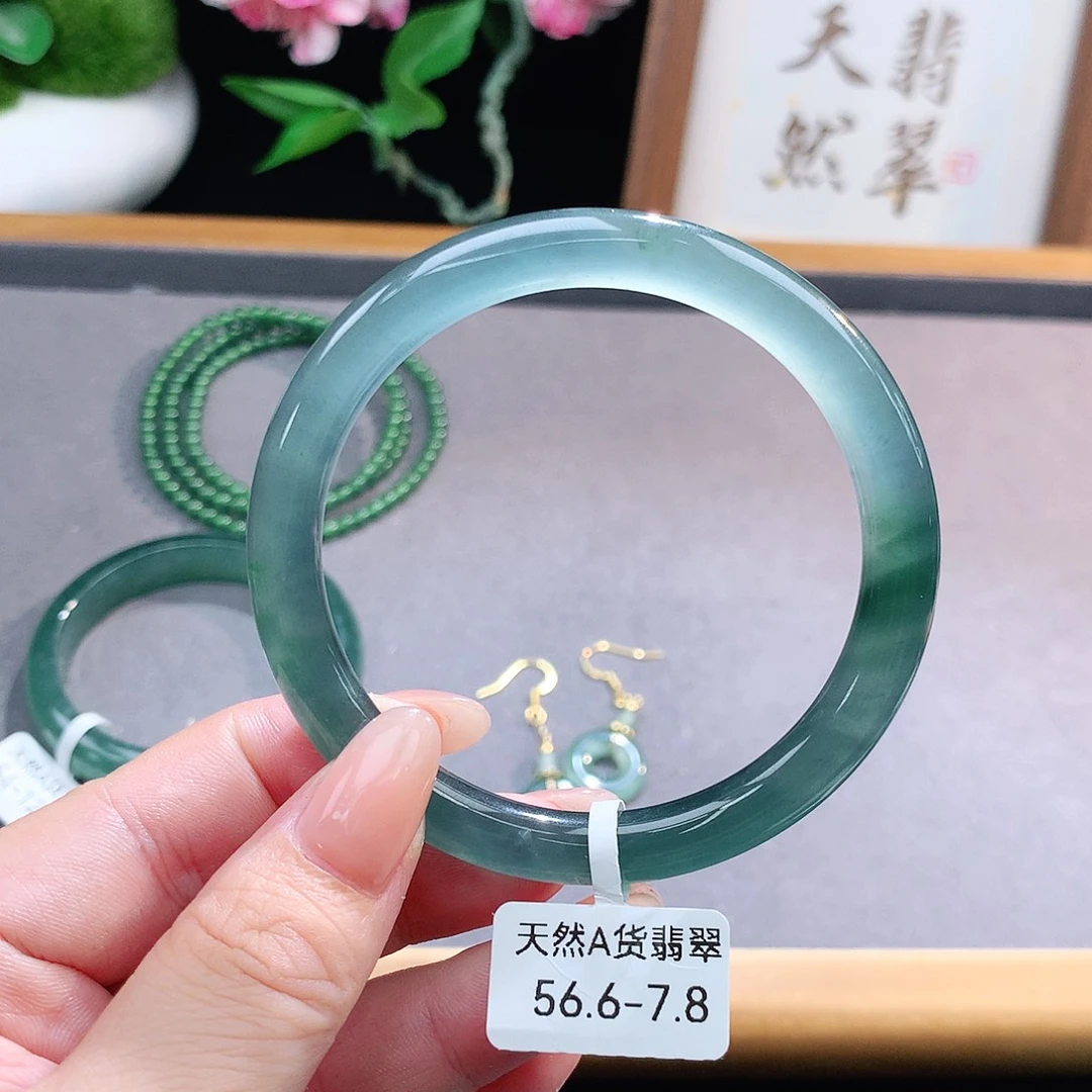 未镶嵌手镯（圆镯）翡翠
