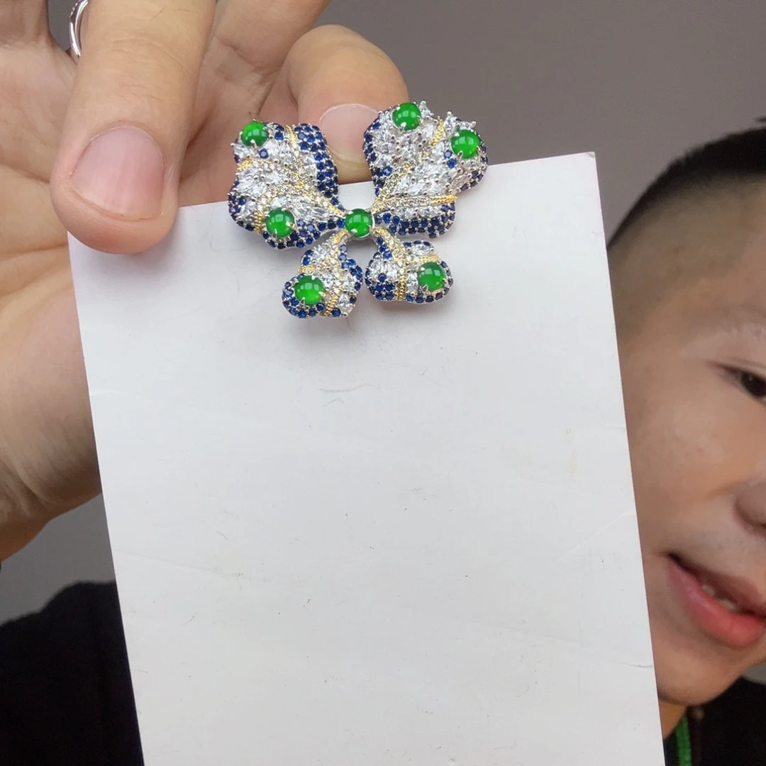 翡翠未镶嵌挂件一件