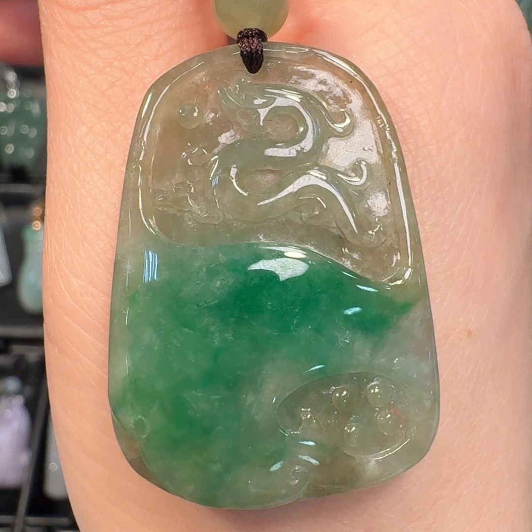 翡翠挂件未镶嵌龙牌