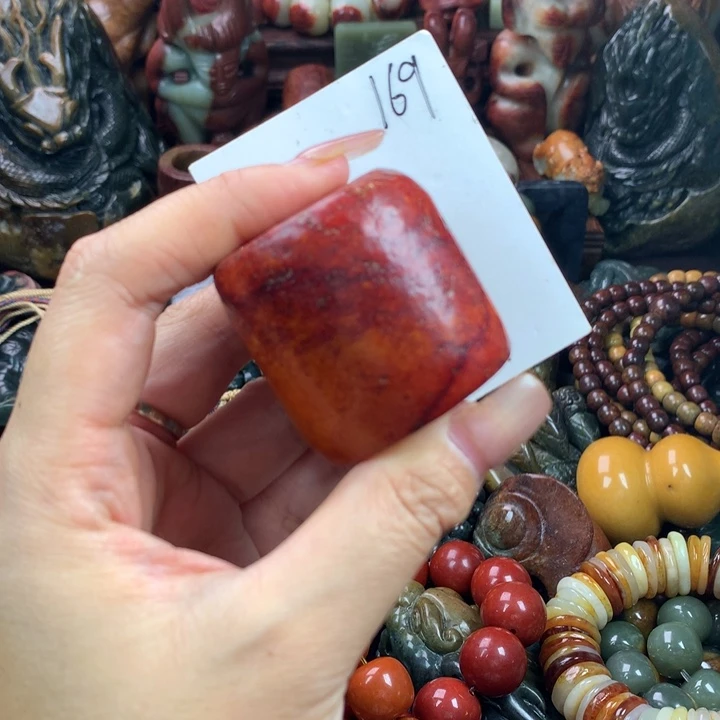 透闪石质玉未镶嵌珠宝奇石