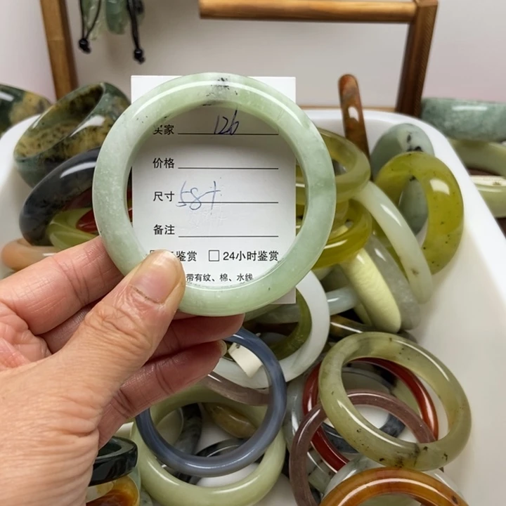 蛇纹石玉未镶嵌手镯
