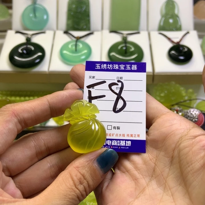 【闪购商品】蛇纹石玉未镶嵌颈饰