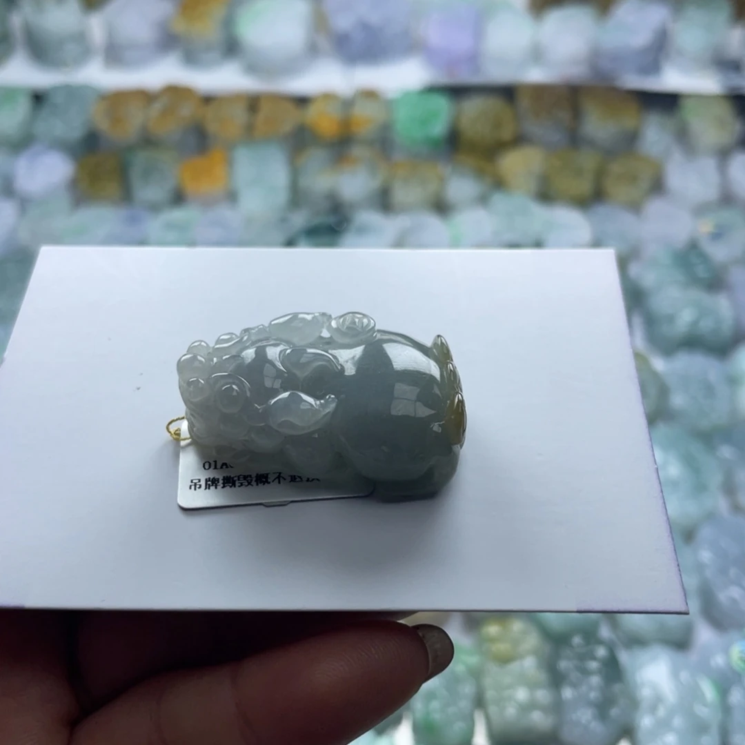 翡翠未镶嵌颈饰貔貅
