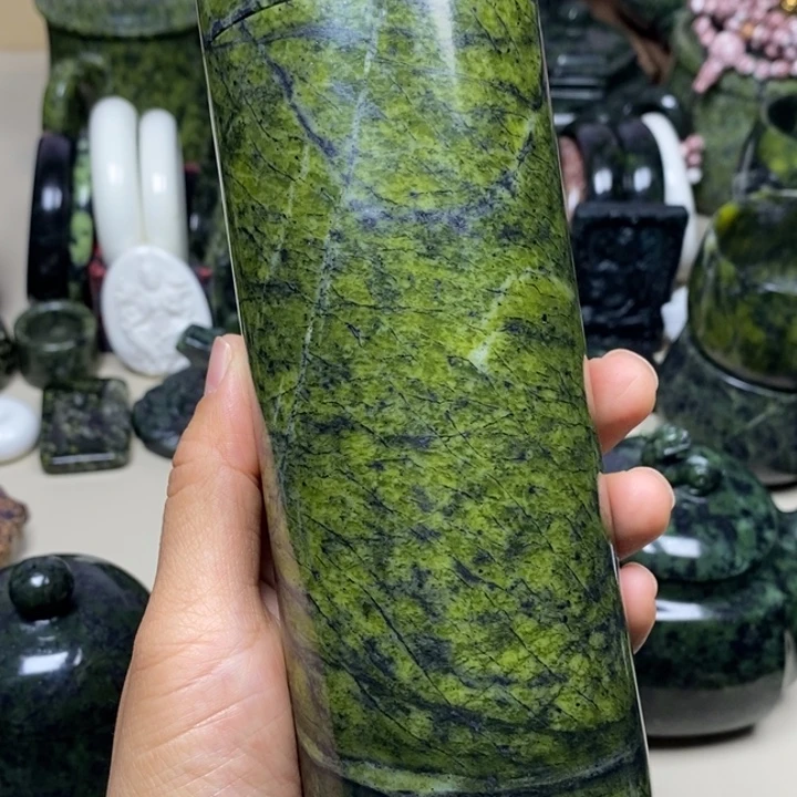 大***菜蛇纹石玉未镶嵌项链黄翠杯子