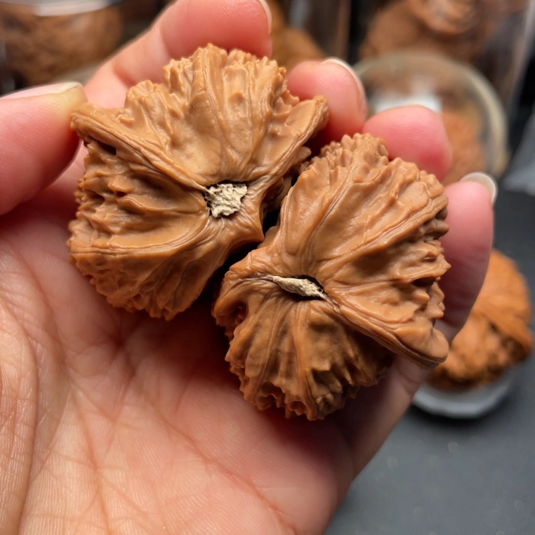 奔****猴头核桃吊坠白狮子半壁江山