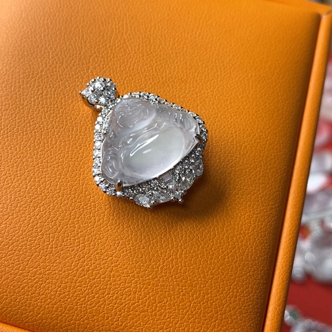 石英质玉合金吊坠