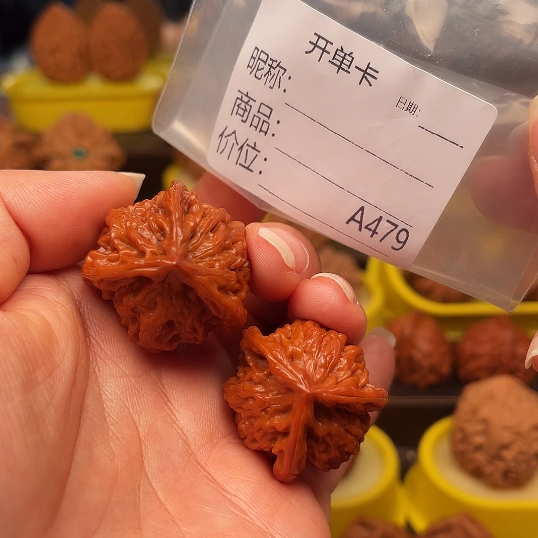 文玩核桃吊坠三棱