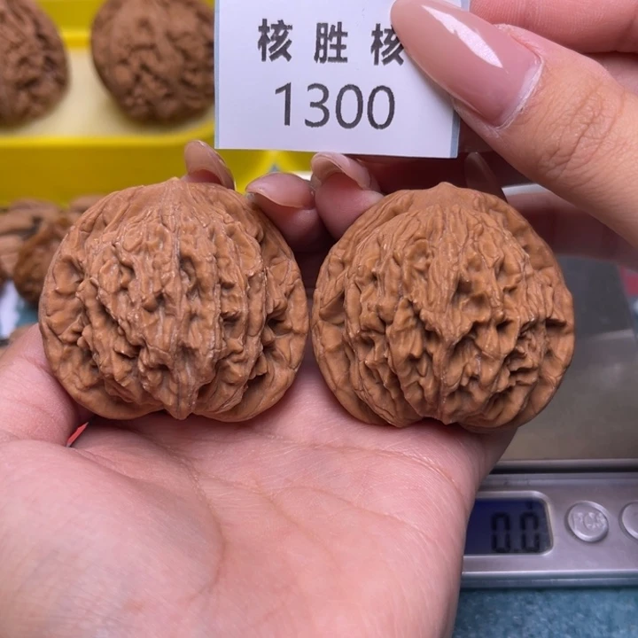 文玩核桃把件虎头45.1300