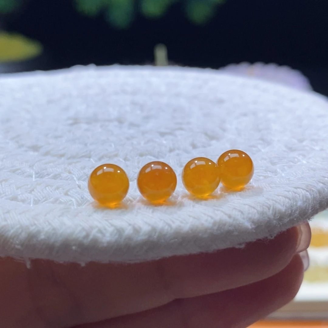 颈饰未镶嵌翡翠冰橘红卡6+多样性发其一