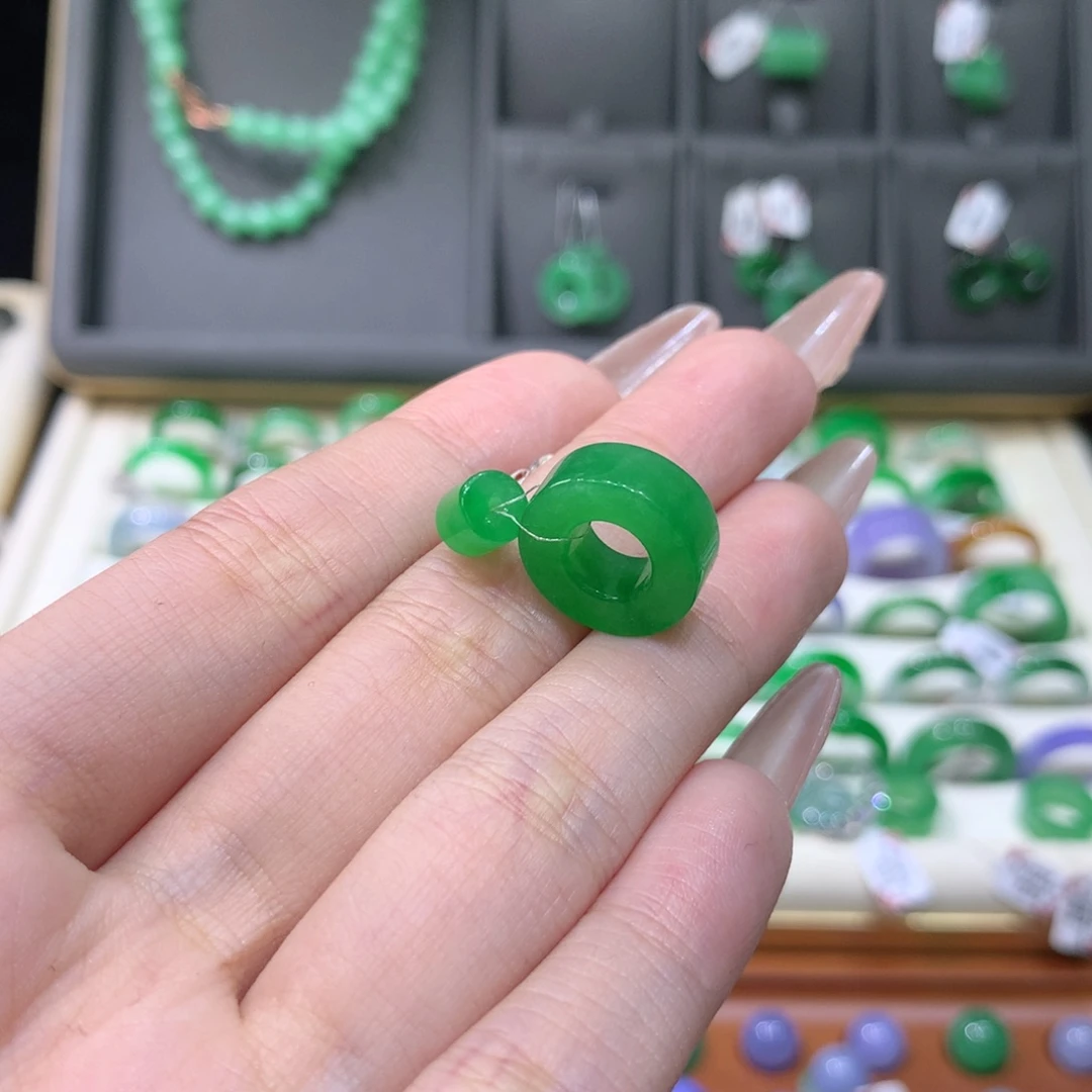 翡翠戒指未镶嵌甜甜圈