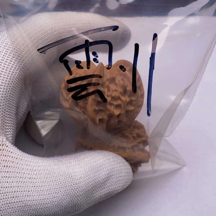 雲***川吊坠文玩核桃三棱