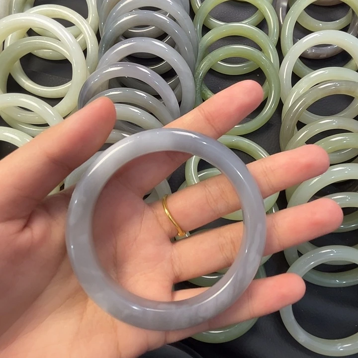 和田玉（糖玉）未镶嵌手镯