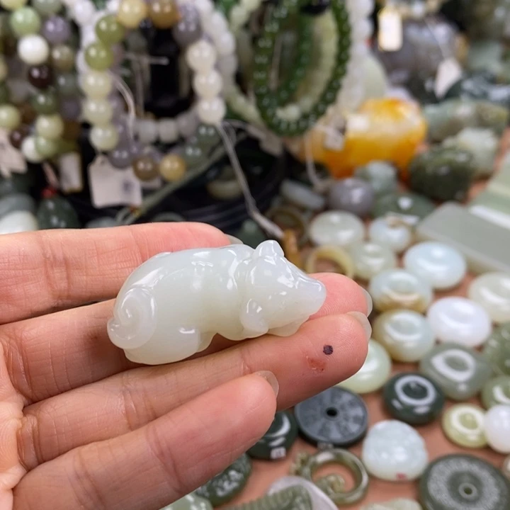 和田玉未镶嵌颈饰予