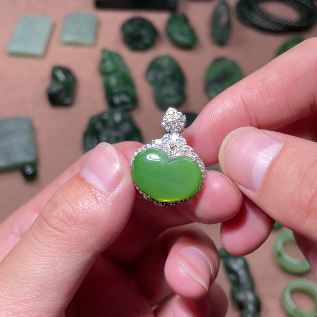 和田玉未镶嵌颈饰