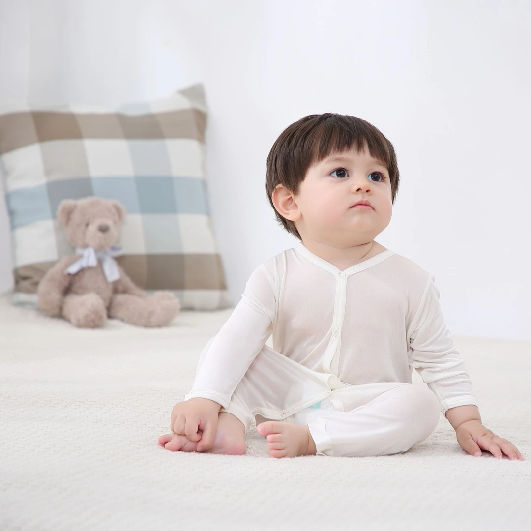 桑蚕丝儿童服装，真丝服装，桑蚕丝婴儿装，真丝婴儿装，桑蚕丝套装