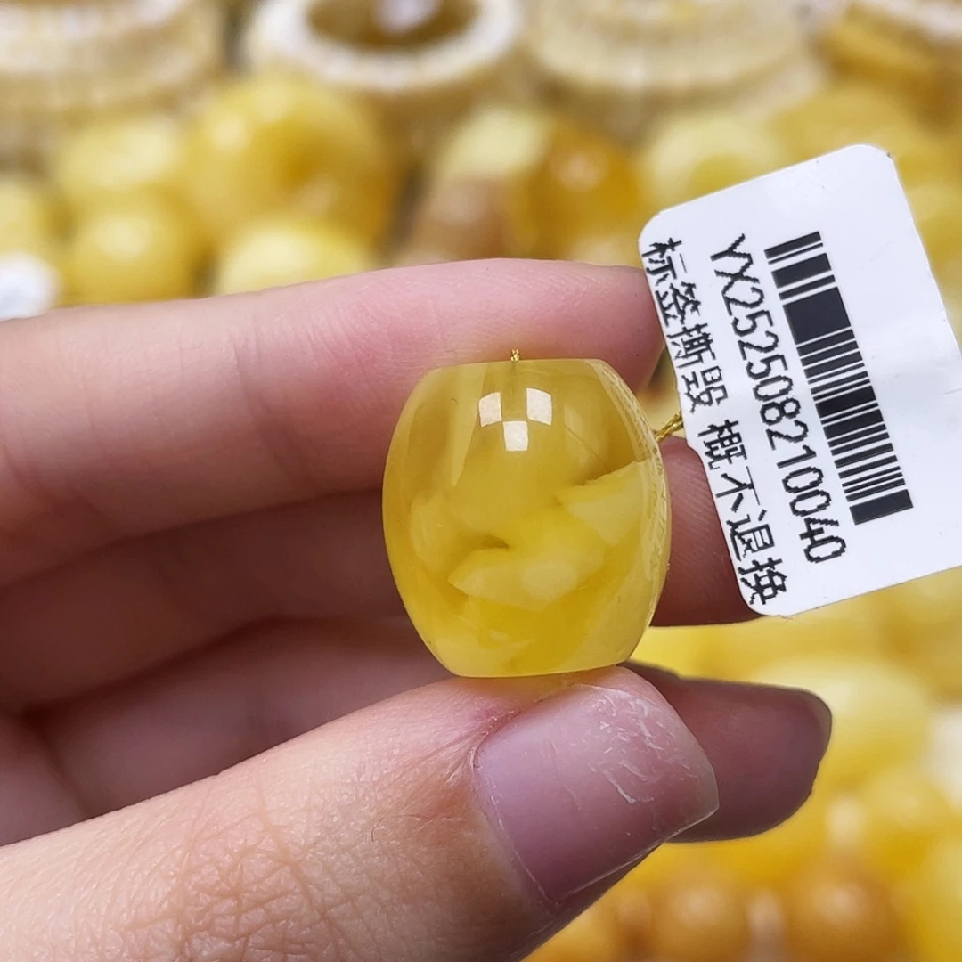 琥珀未镶嵌裸石15.6*16.7mm桶珠瑕