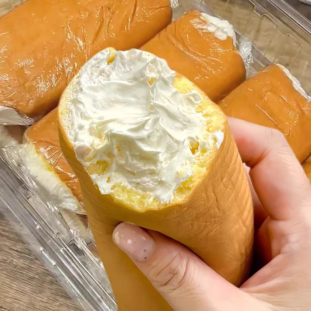 老式奶酪卷奶油面包早餐瑞士卷爆浆奶油面包乳酪夹心面包奶油糕点