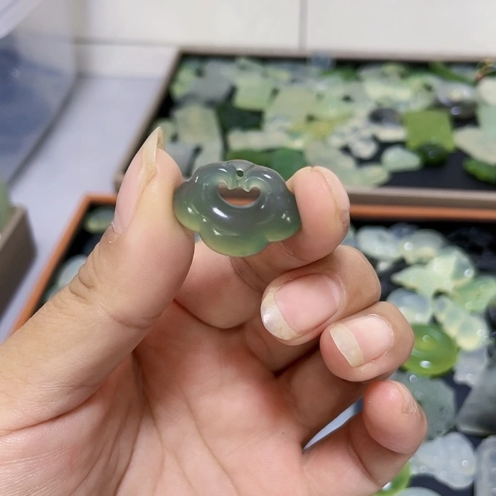 【闪购商品】未镶嵌蛇纹石玉颈饰密*